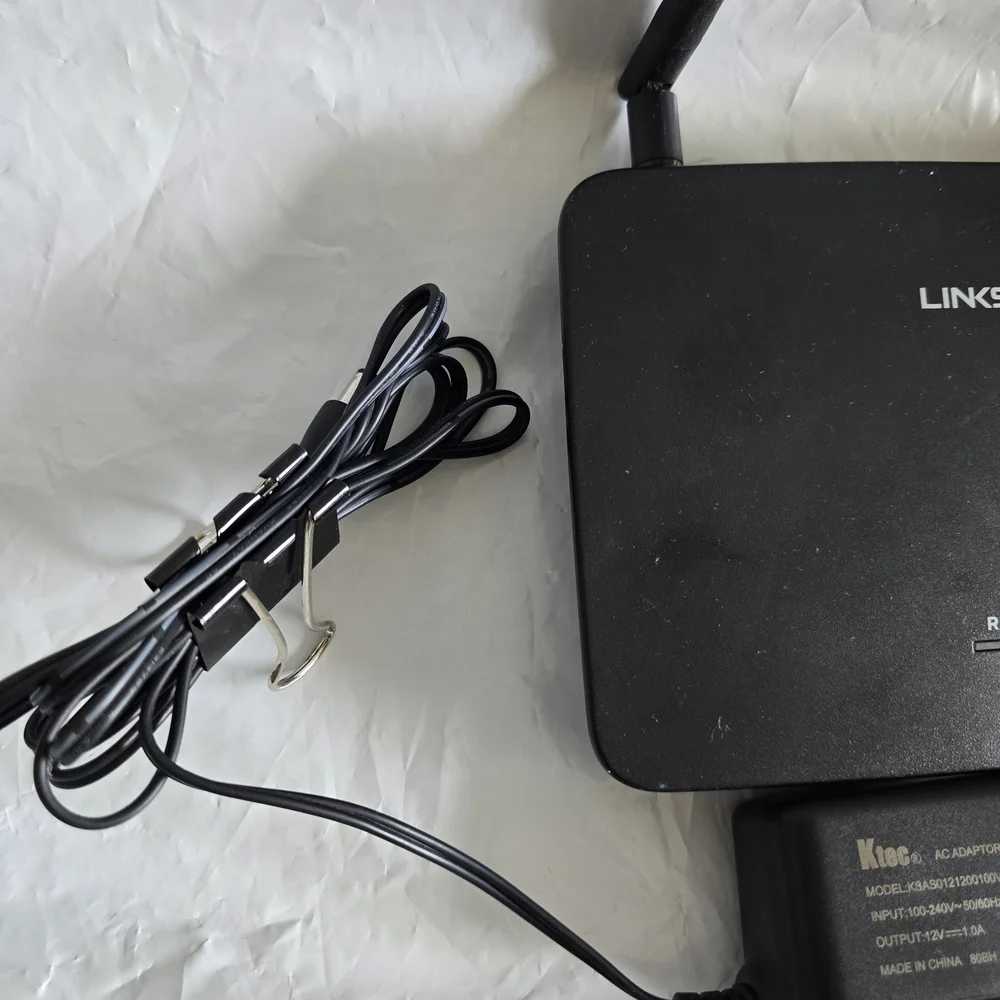 Linksys Black Wireless Router with Dual Antennas Like New RE6500